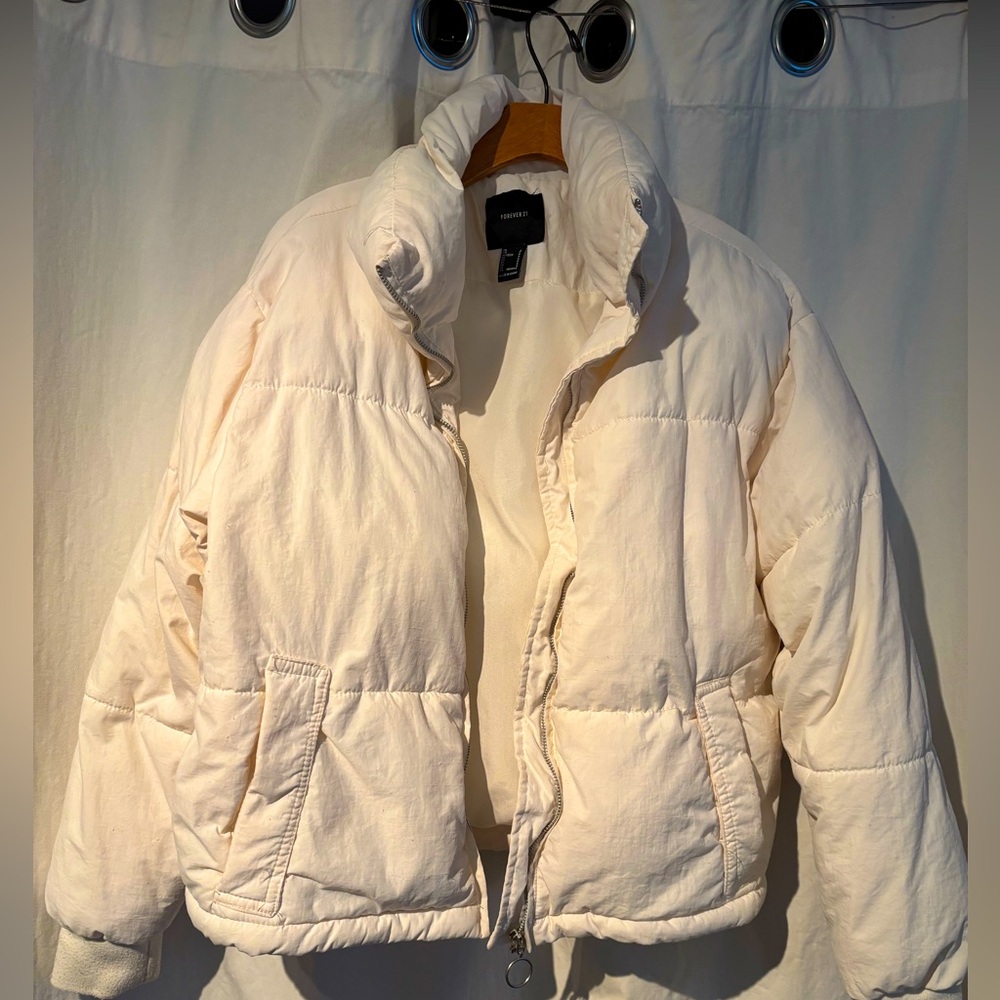 Forever 21 Puffer Jacket Size S.